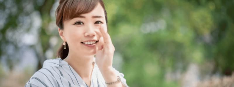 エールを送っている女性