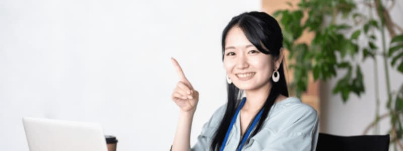 ポイントを教えてくれている女性