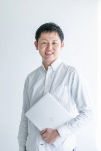 自己紹介や受講前の経歴を話す多賀さん