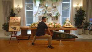 記念写真を撮る渡辺さん